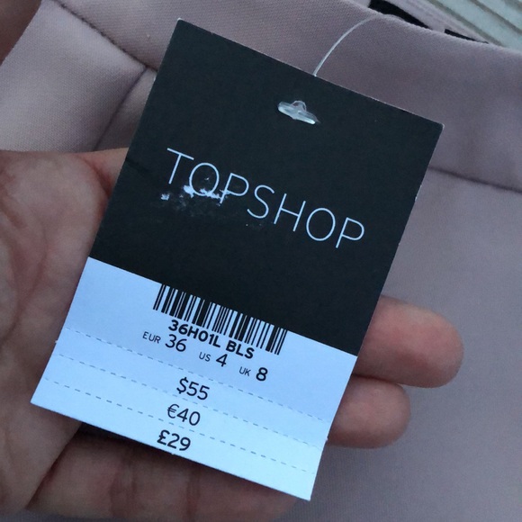 NWT! - TOPSHOP Ruffle Hem Shorts - Picture 3 of 8